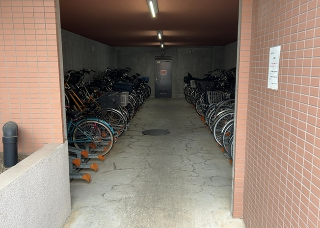 【駐輪場】 | コスモ相模大野パークステージ | マンションの駐輪場は、事前に空きがあるか確認を取ると安心です。せっかく入居したのに駐輪スペースがない！なんてことになったら大変ですよね。そこで、内見時や購入前にはまず事前に確認しておくと良いでしょう。