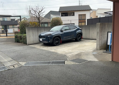 【駐車場】 | コスモ相模大野パークステージ | 駐車場と明記されていても、最小スペースでつくられた駐車場だと大型車は駐車できなかったり、出入りしにくくなったりする可能性があります。お車のサイズと購入したい物件の駐車場のサイズを現地で確認しましょう。