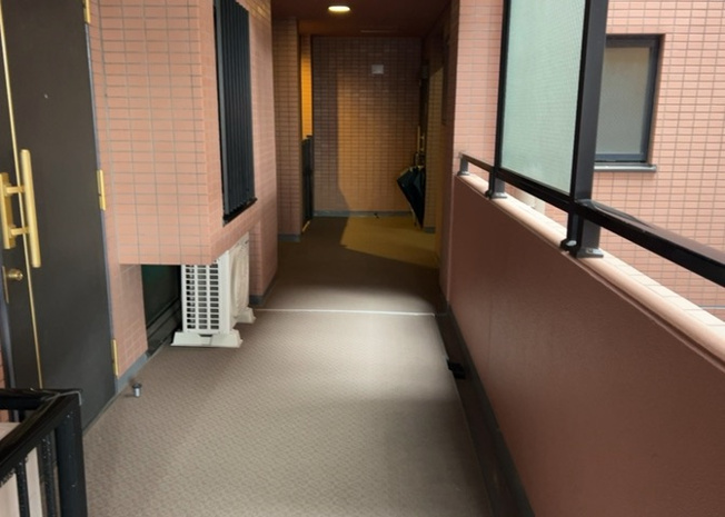 【その他共用部分】 | コスモ相模大野パークステージ | 共有部分は、住民なら誰もが使える設備のこと。例えば駐車場やエレベーター、インターネット設備、セキュリティ設備などがあります。他にも、マンションの廊下・外部階段やエントランス・ゴミ置き場などがあります。