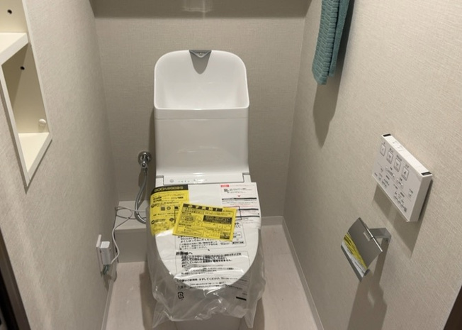 【トイレ】 | コスモ相模大野パークステージ | トイレは大きさや形、機能、抗菌性などが異なる多種多彩なタイプが各メーカーから出ています。それぞれに良さがあるため、事前にどういったタイプのトイレがいいのかをご家庭内で決めて、内見に行くといいでしょう。