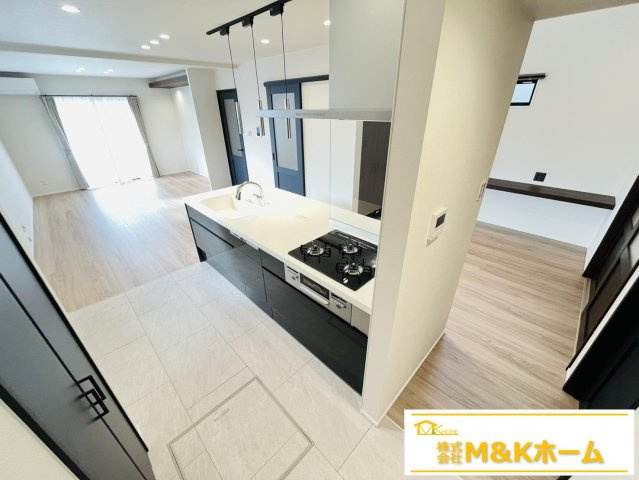 半田市有楽町3丁目　全3棟　3号棟のキッチン|アイランドキッチン♪