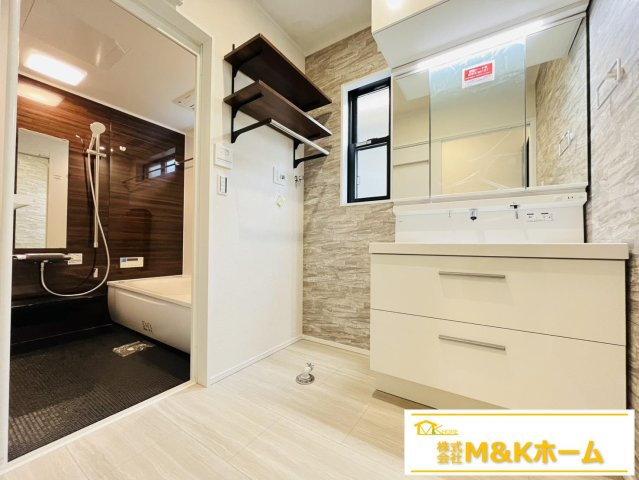 半田市有楽町3丁目　全3棟　3号棟の洗面所|洗面　シャワー付き♪