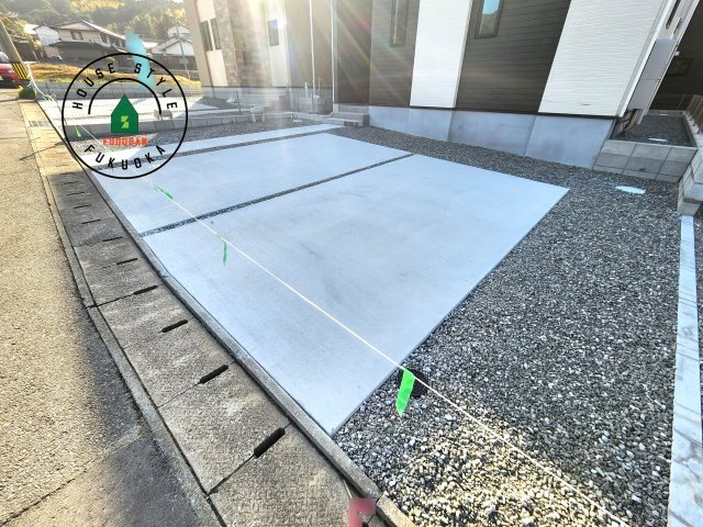 糟屋郡宇美町障子岳2丁目第2-3棟（2号棟）の駐車場|広々した駐車場になります。3台並列駐車となります。