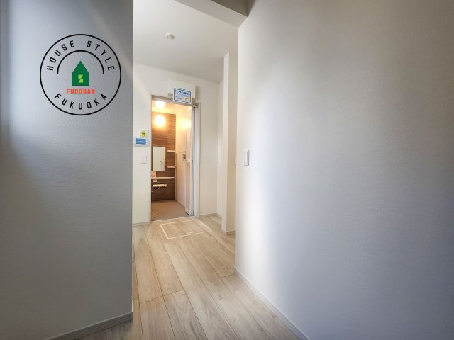 福岡市東区雁の巣2丁目第6-2棟（1号棟）　の脱衣所|ゆとりの洗面スペースで朝の身支度もスムーズに。暮らしを快適に変えるシャワー付洗面台です！