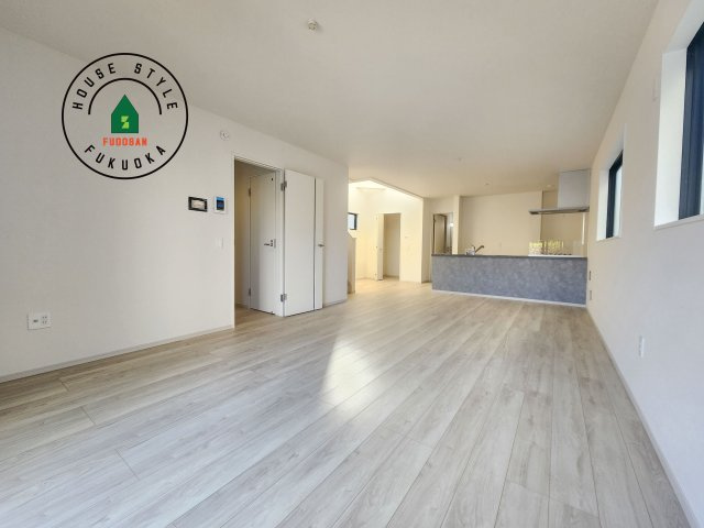 福岡市東区雁の巣2丁目第6-2棟（1号棟）　のダイニング|キッチンから立ち込める香りが今日の料理を期待させます。