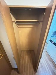 グランヴァン西落合の収納|洋服をかけられるクローゼット☆(同一仕様写真)