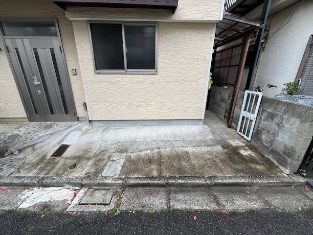 西板持町8丁目貸家の駐車場