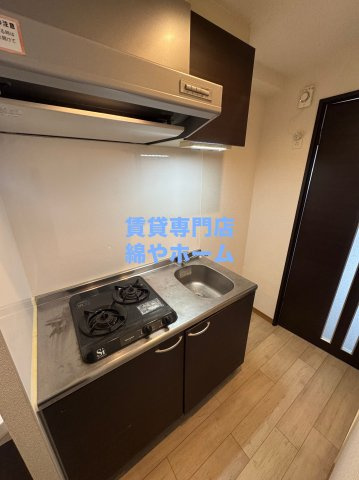 アドバンス難波ウインズのキッチン|コンパクトなキッチンで掃除もラクラク