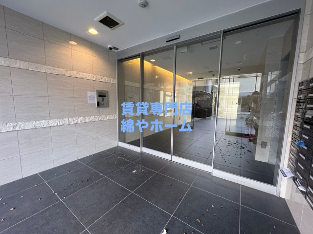 アドバンス難波ウインズのエントランス|落ち着いたエントランスです