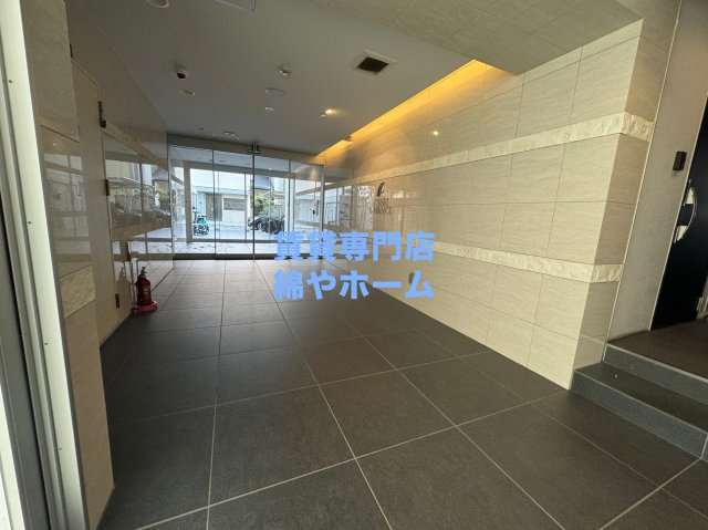 アドバンス難波ウインズのロビー|ゆとりのあるロビーです