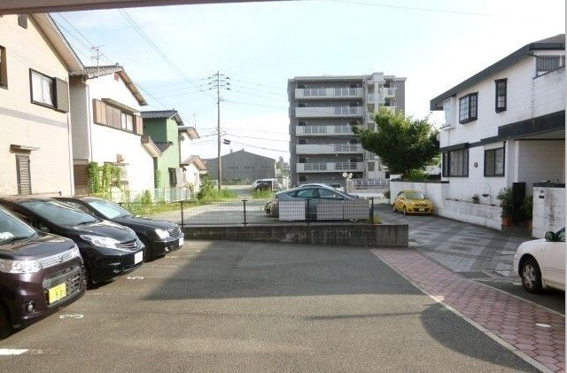 メゾンエトワールの駐車場|駐車スペースもあります☆