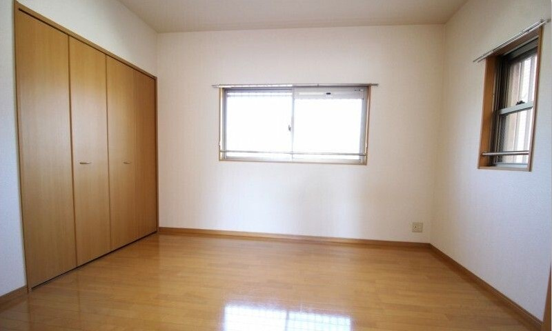 メゾンエトワールの寝室|クローゼット付の寝室です☆