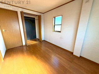 リラックスできるプライベート空間で、快適な睡眠をサポート。個人の好みに合わせたインテリアや寝具で心地良さを追求。プライベートな時間を過ごし、リフレッシュする場所におすすめです。