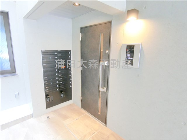 レピュア南大井レジデンスのエントランス|TVモニター付きオートロック宅配BOXメールBOX