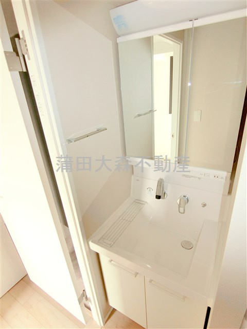 レピュア南大井レジデンスの洗面所|洗面脱衣所　2面鏡の独立洗面台