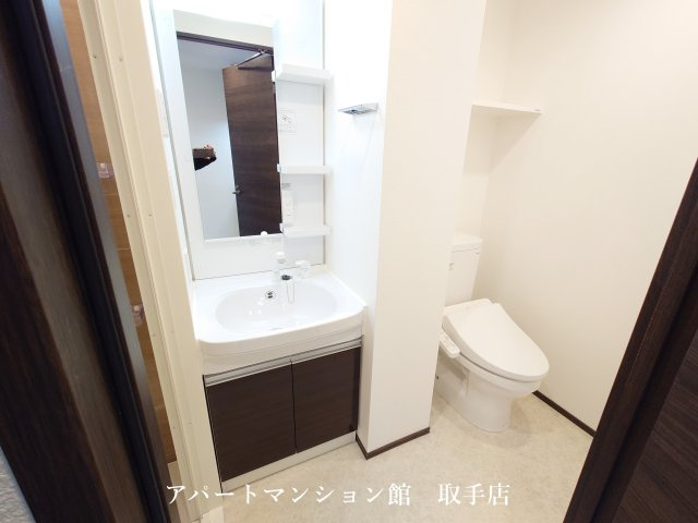 ジェノヴィア天王台の独立洗面台