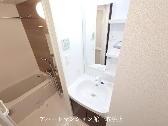 ジェノヴィア天王台の独立洗面台