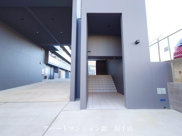 ジェノヴィア天王台のエントランス