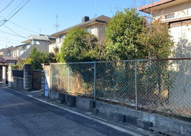 【外観】 | 土地購入を検討されている場合、境界杭がない状態で購入してしまうと境界確定測量をする必要があり、費用がかかります。購入の前に、売主、隣土地所有者立ち合いのもと境界を確定し境界杭を設置するのがベストです。