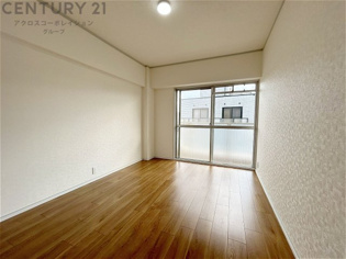 日照が豊富で明るく、自然光を取り入れることができる。温暖な気候を活かし、冬季の暖房負荷を軽減。植物の育成や乾燥衣類の自然乾燥に適しています。眺望が良く、開放感があります。
