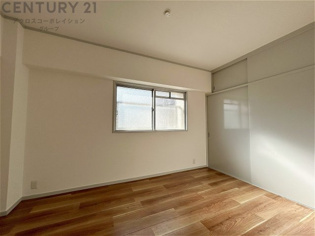 リラックスできるプライベート空間で、快適な睡眠をサポート。個人の好みに合わせたインテリアや寝具で心地良さを追求。プライベートな時間を過ごし、リフレッシュする場所におすすめです。
