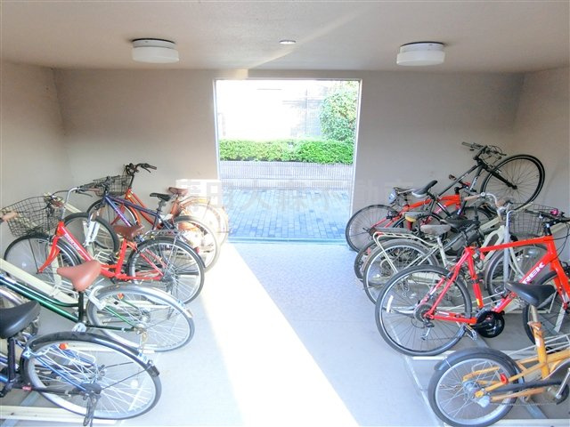 ヴェルドミールのその他共用部分|屋根付きの駐輪場　