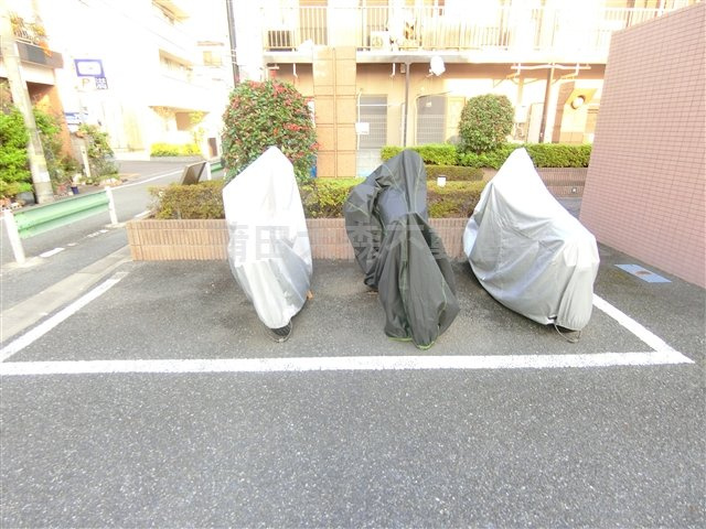 ヴェルドミールの駐車場|バイク置き場