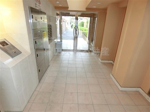 ヴェルドミールのエントランス|TVモニター付オートロック宅配BOXメールBOX　エントランス