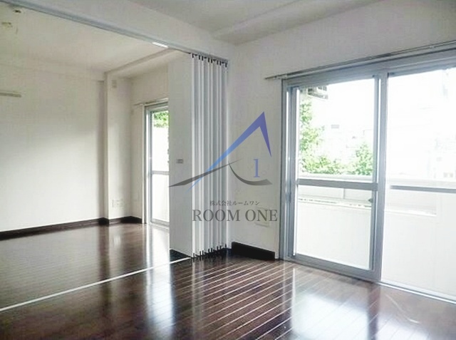 いずみマンションの居間・リビング|洋室のお部屋です。