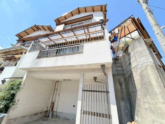 奈良市帝塚山２丁目戸建の駐車場