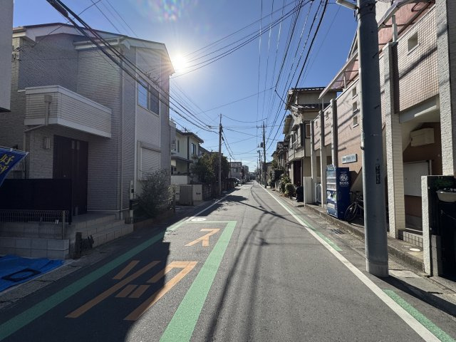 松戸市根本新築戸建【北部小学校：3分】の前面道路含む現地写真|北西側前面道路・幅員6.7ｍ