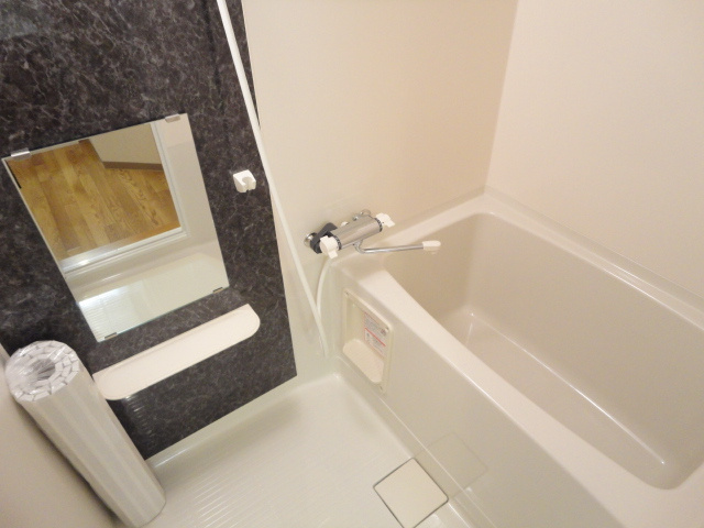 Ｌｅ　ｔｅｍｐｓ　ｈｅｕｒｅｕｘ　”Ｓ（ルタンウルーエス）の浴室|バス（浴室換気乾燥機付）