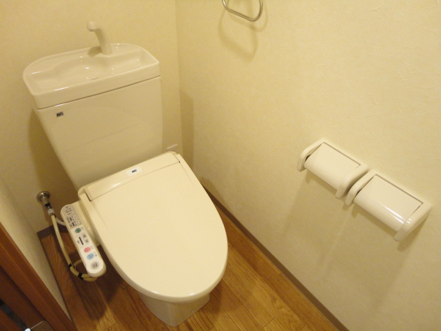 Ｌｅ　ｔｅｍｐｓ　ｈｅｕｒｅｕｘ　”Ｓ（ルタンウルーエス）のトイレ|シャワー付トイレ