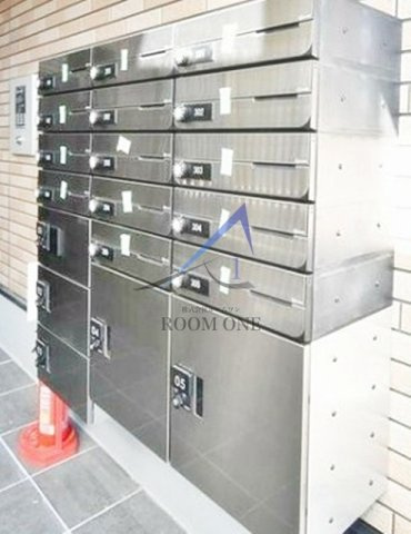 グランクオール千川のその他共用部分|集合ポストと宅配ボックスです。