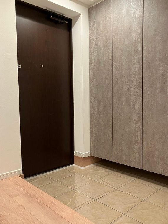 プラウド市川大門通りの玄関