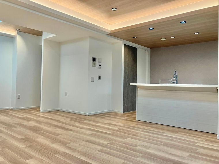 プラウド市川大門通りの居間・リビング