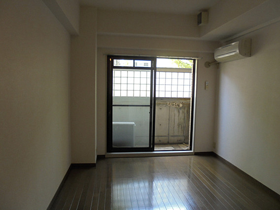 ロマネスク御影の洋室