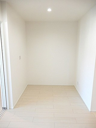 ルアナ新神戸の洋室