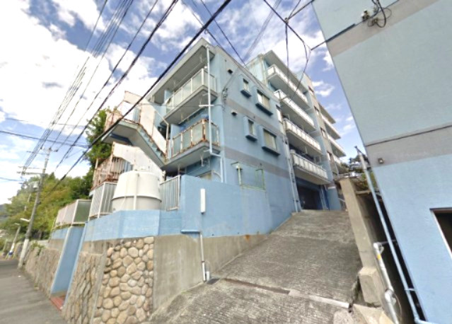 中山手通7丁目南マンション4棟（南晴台マンション新館）の外観