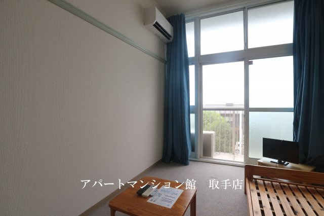 レオパレスグリーンハイツBの居間・リビング|画像3