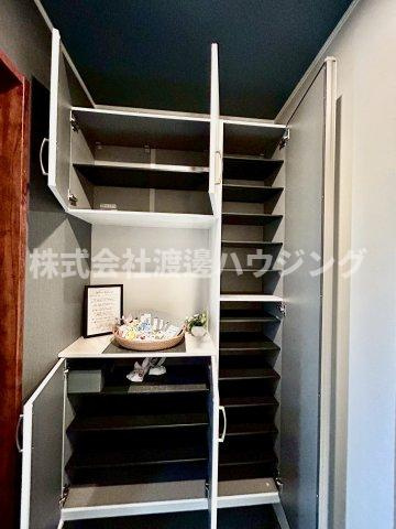 西宮市樋ノ口町2丁目一戸建の収納|天井高シューズBOX