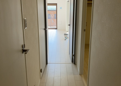 【ロビー】 | 朝日八王子マンション | ラウンジは、マンションの共用スペースに椅子やテーブルなどを配置した利用者が寛げる空間です。屋内型ラウンジと屋外型ラウンジがあります。共用部分の管理状況と合わせて、詳細については現地でご確認ください。