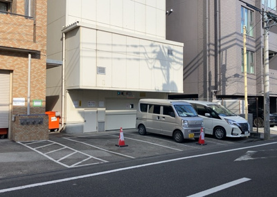 【設備】 | 朝日八王子マンション | 共有部分は、住民なら誰もが使える設備のこと。例えば駐車場やエレベーター、インターネット設備、セキュリティ設備などがあります。他にも、マンションの廊下・外部階段やエントランス・ゴミ置き場などがあります。