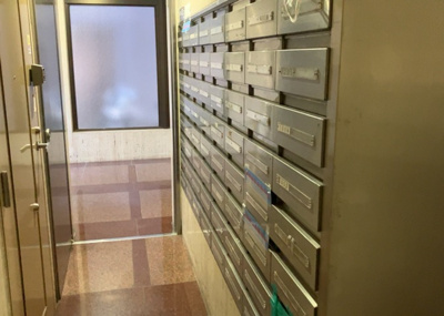 【外観】 | 朝日八王子マンション | ＳＲＣ造は強度や耐震性の面でもRC造と比べて優れています。そのため、10階建以上の高層または超高層マンションなどの建築にも多く採用されています。柱や梁などのサイズが小さくても高い耐震性を確保できます。