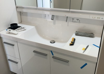 【駐車場】 | 朝日八王子マンション | 駐車場と明記されていても、最小スペースでつくられた駐車場だと大型車は駐車できなかったり、出入りしにくくなったりする可能性があります。お車のサイズと購入したい物件の駐車場のサイズを現地で確認しましょう。