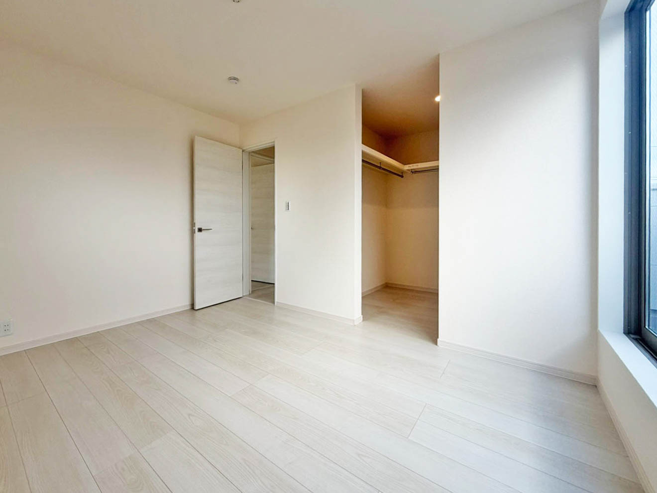 マイホームネクスト港区津金の洋室|広々とした洋室です