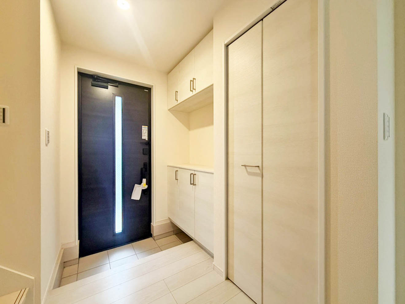 マイホームネクスト港区津金の玄関|ゆったりとした玄関です