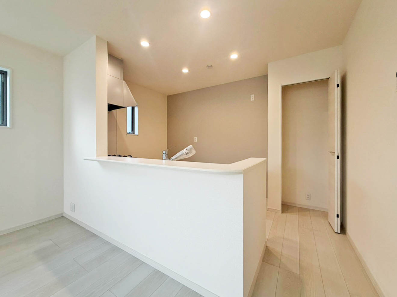 マイホームネクスト港区津金の居間・リビング|こちらのリビングで趣味の時間をお楽しみください