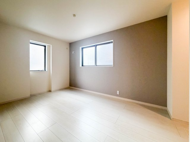 マイホームネクスト港区津金の洋室|広々とした洋室です