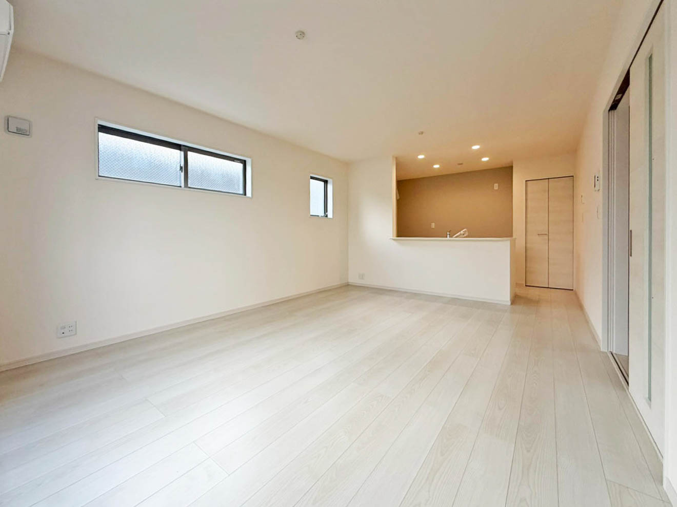 マイホームネクスト港区津金の居間・リビング|ゆったりとした居間です